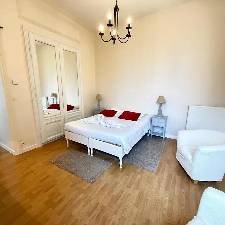 Апартаменты Au Coeur Du Chateau *